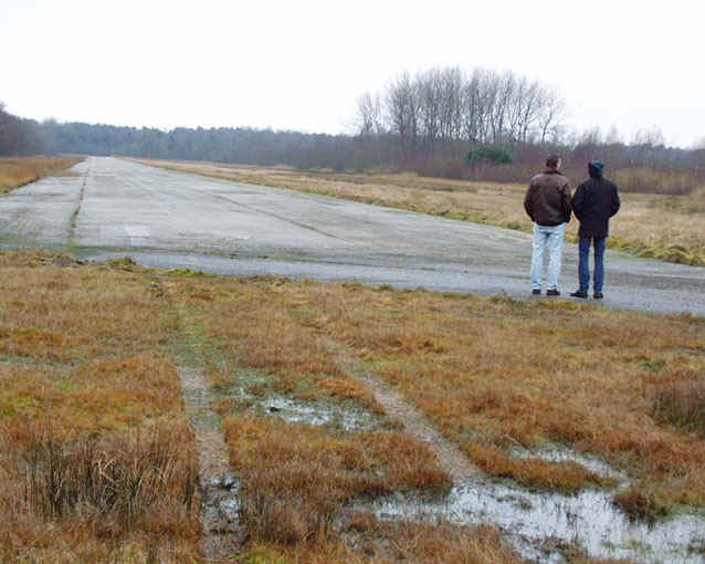 Oude startbaan vliegveld