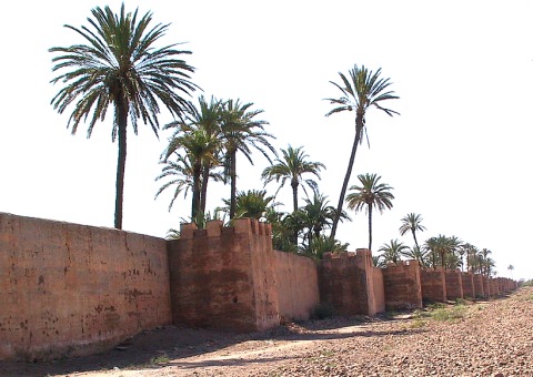 ... 10 km lange vestingmuren Marrakech