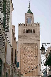 minaret van de Zitouna moskee in de medina