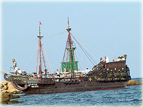 maak een tour op zee met het 'piratenschip'