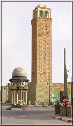 moskee en minaret van Tozeur