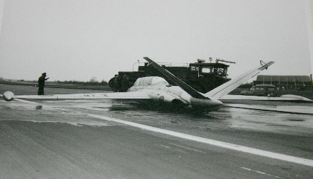 Een buiklanding op 22 februari 1967 in Brustem op runway 24.