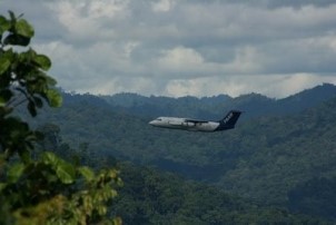 De ARA aan het werk boven het regenwoud van Borneo.