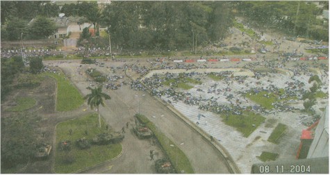 Beangstigend zicht vanuit hotel Ivoire in Abidjan.