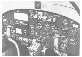 De cockpit van de SF 260 M