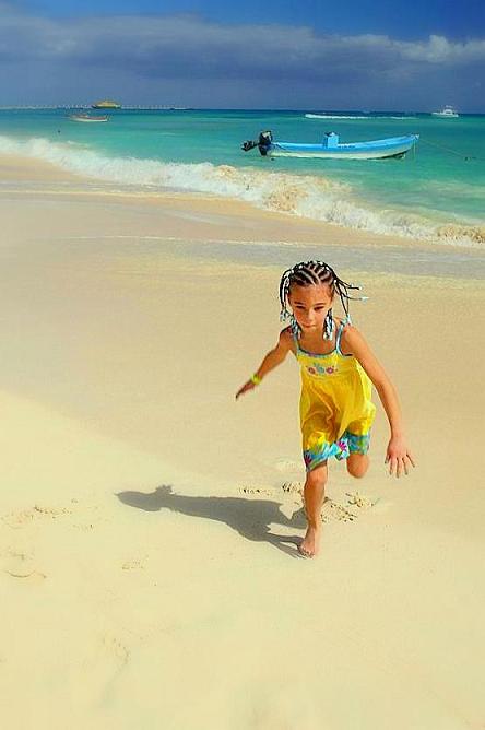 kind op het strand