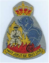 Het insigne van de 68 C - promotie met duivelse trekjes.