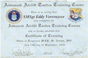 Het zuur verdiende Certificate of Training maar eigenlijk de master's degree in combat tactics.