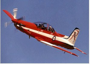 Een Pilatus PC-9 in de kleuren van het acrobatisch team de Roulettes van de Royal Australian Air Force.