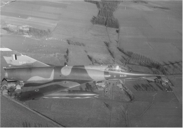 Probablement une des rares photos du BA 25 en vol, dans les environs d'Eghezee, quand je rentre  la maison aprs un atterrissage  Beauvechain.