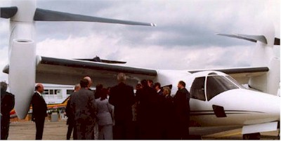 Een schaalmodel op ware grootte van de BB 609 in Le Bourget 1997. De toekomst van de tilt rotor wordt de kip met de gouden eieren.
