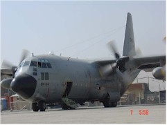 De Belgische CH-04 op de luchthaven van Kabul, met een bubble waarin bij het opstijgen de arendsogen van de loadmaster zullen verschijnen.