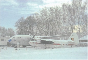 De C 119 Flying Box Car en de Percival Pembroke twee oude getrouwen van het Dakotamuseum.