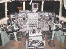 De cockpit van de meeste versies van de C-130 in gebruik in de USAF.