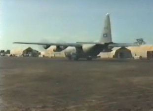 Belgische C-130 H vervoegt de parking van Lokichoggio.