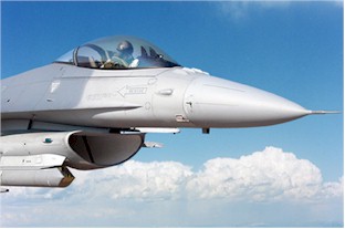 Sniper ATP under airintake of F-16.
