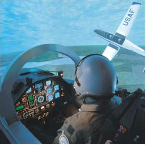De vluchtsimulator met zijn realistisch visueel systeem.