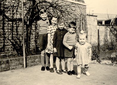 groepsfoto 1959: rinus,tiny,tina,jan,corina