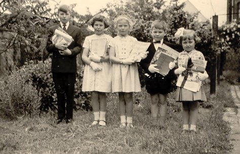 groepsfoto juni 1962 na de prijsuitreiking: vlnr rinus,tiny,tina,jan,corina