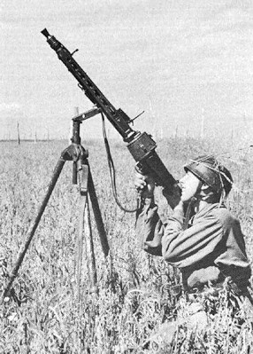 FALLSCHIRMJAEGER WITH MG 42