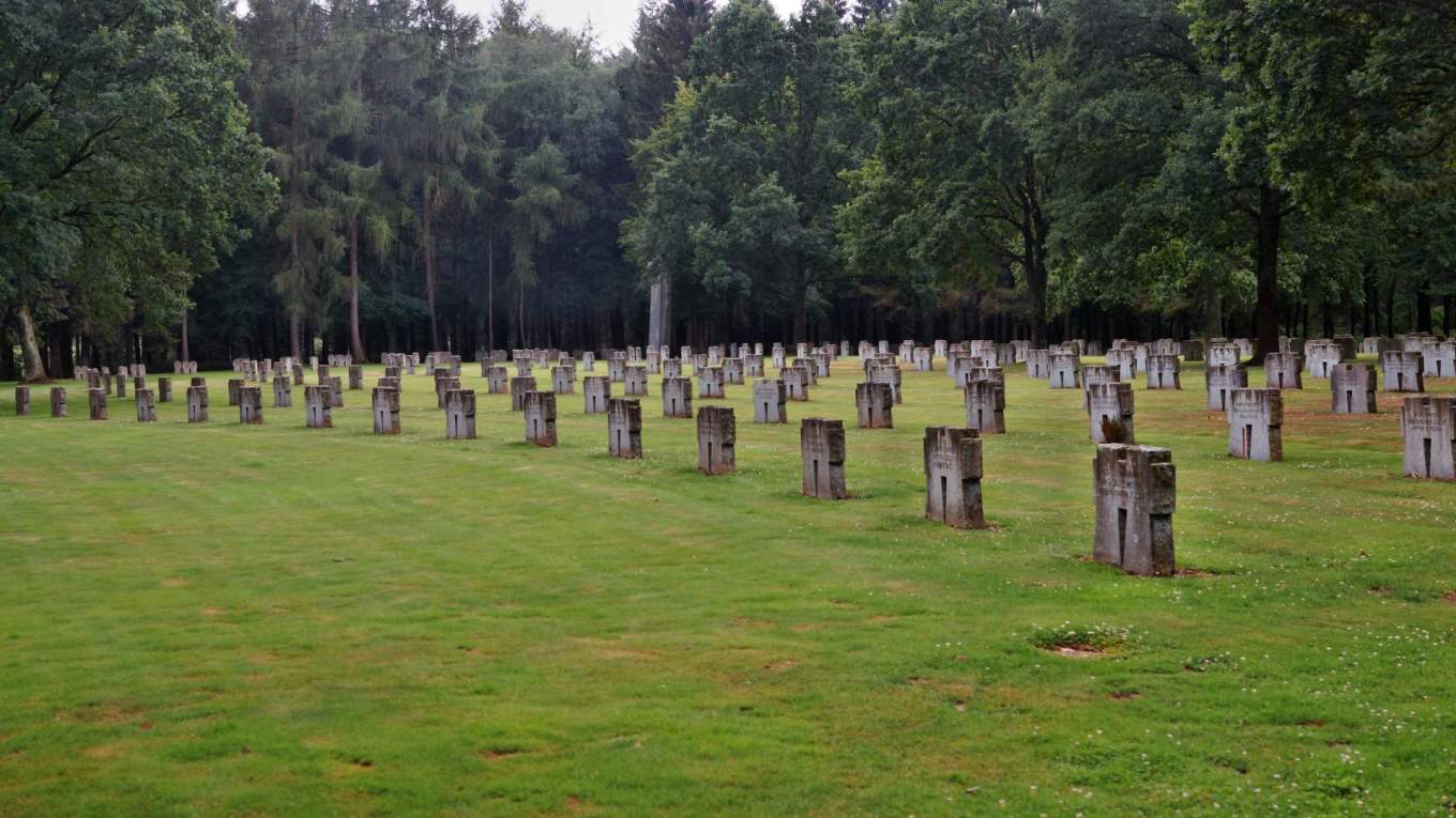 Cemetery of Honor / Ehrenfriedhof Hürtgen